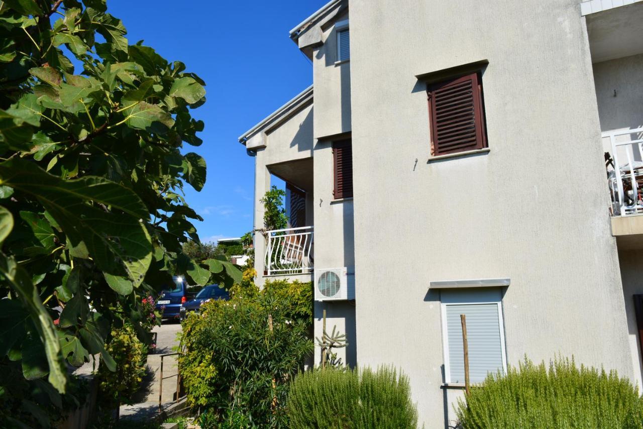 Appartement Maja à Kornić Extérieur photo