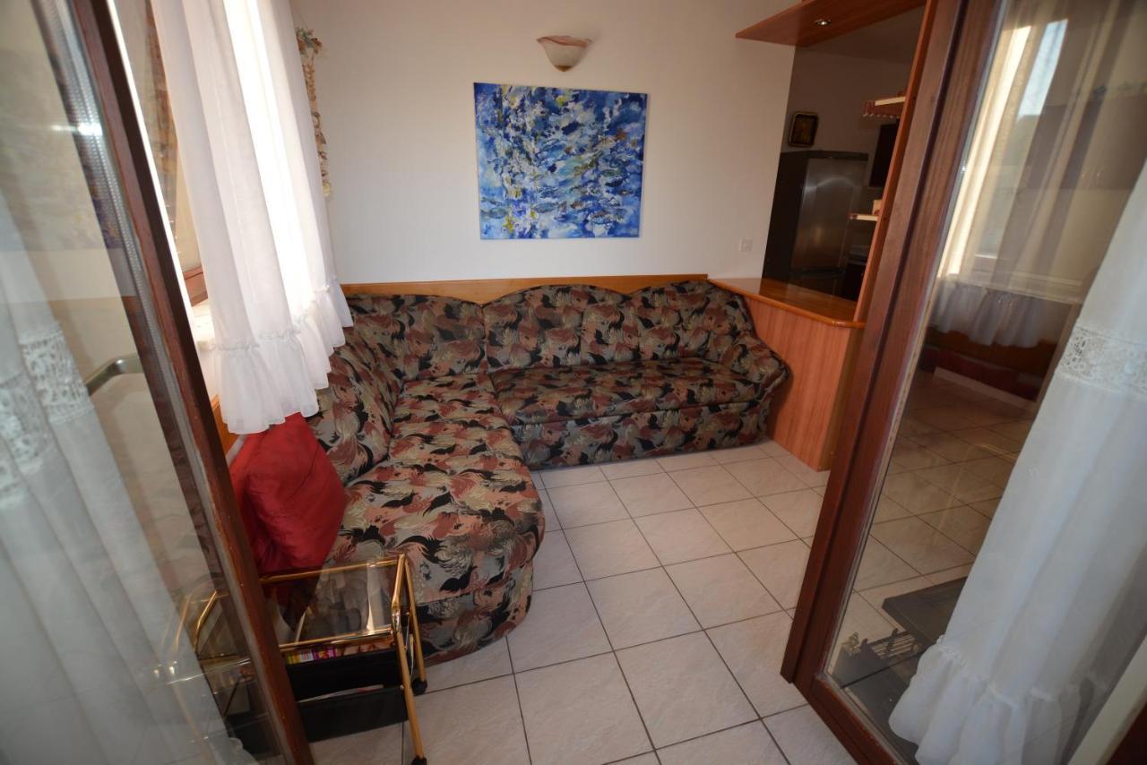 Appartement Maja à Kornić Extérieur photo