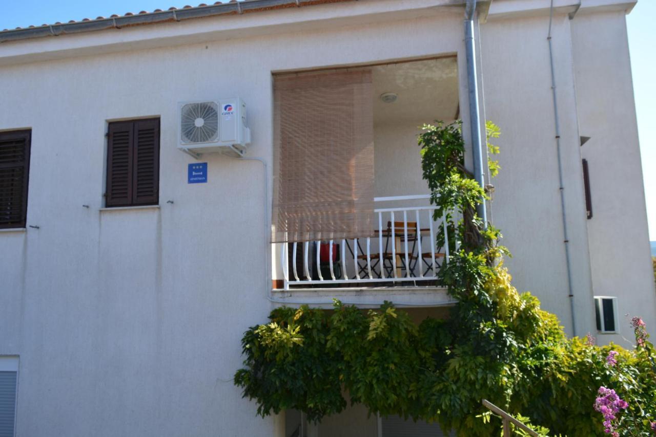 Appartement Maja à Kornić Extérieur photo